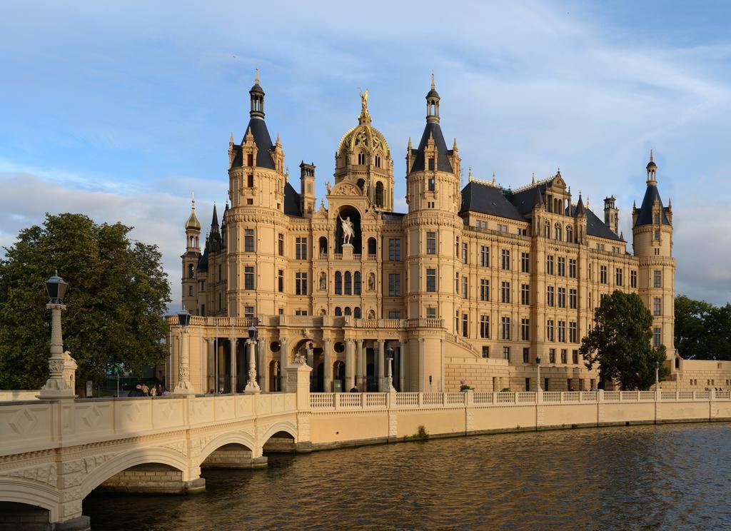 Hotel Pension Schwerin-Haus Schreiber 슈베린 외부 사진